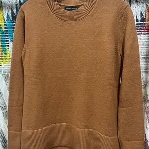 Banana Republic Women's Tan Crew Neck Sweater